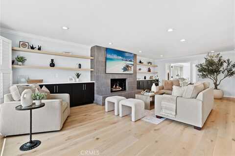 205 Garnet Avenue, Newport Beach, CA 92662