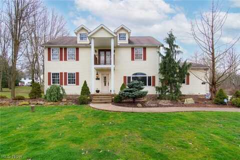 1567 Greensleaves Circle, Hubbard, OH 44425