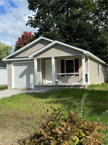 1477 Chapman Avenue, Madison, OH 44057