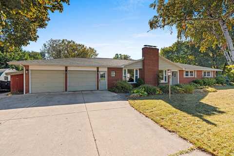 3511 DELAHAUT Street, GREEN BAY, WI 54301