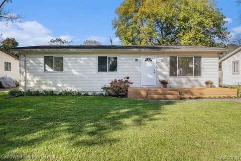 5085 LINDHOLM Drive, White Lake, MI 48383