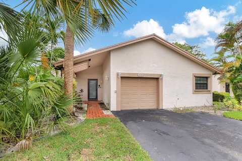 8923 Old Pine Road, Boca Raton, FL 33433