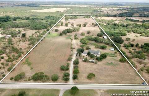 2176 County Road 221, Floresville, TX 78114