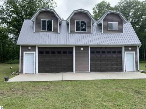 9985 W 30 Road, Harrietta, MI 49638