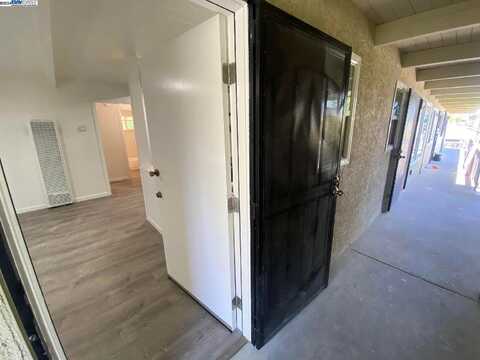 318 105th Ave, Oakland, CA 94603