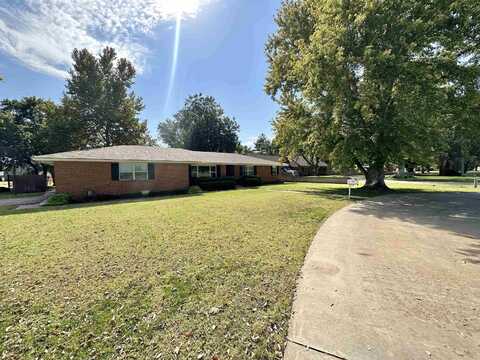 413 E Downs Ave, Woodward, OK 73801