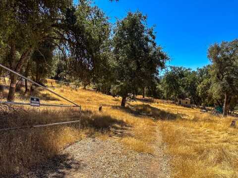 39260 John West Road, Oakhurst, CA 93644