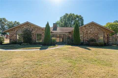 310 Briarwood CT, Russellville, AR 72801