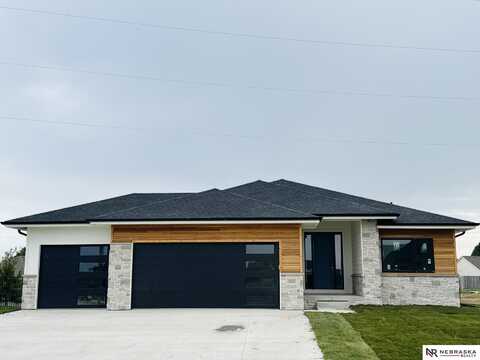 10005 S 180th Avenue Circle, Omaha, NE 68136