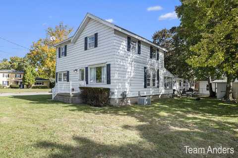 423 N Hudson Street SE, Lowell, MI 49331