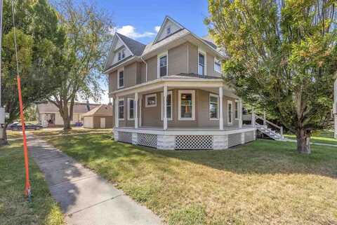 327 E Washington St, Washington, IA 52353