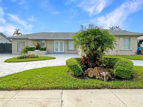 19952 NW 62nd Ct, Hialeah, FL 33015