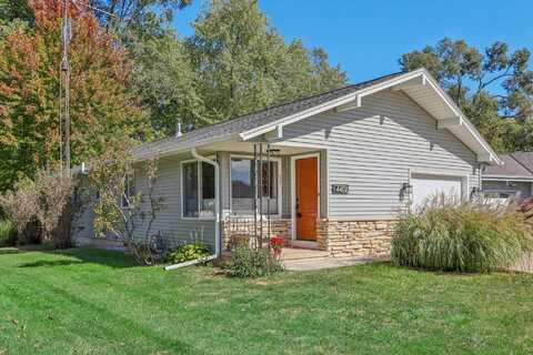 440 E Harvard St, Oconomowoc, WI 53066