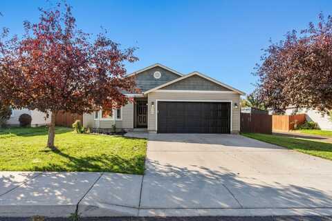 900 NW Spruce Tree Place, Redmond, OR 97756