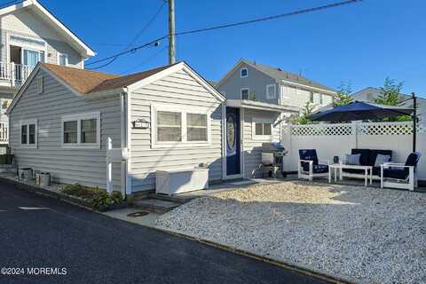 17 E Shore Way, Lavallette, NJ 08735