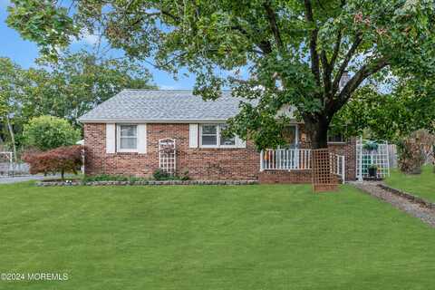 13 Hemlock Road, Howell, NJ 07731