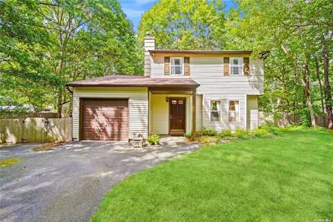 32 Golf Club Circle, Manorville, NY 11949