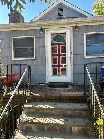 541 Beacon Avenue, Lindenhurst, NY 11757