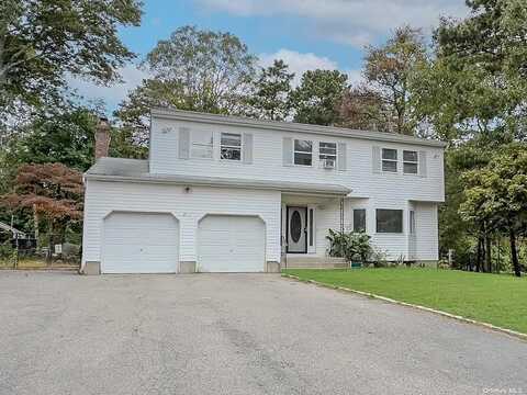 2013 William Floyd Parkway, Ridge, NY 11961