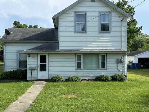 203 W Lincoln Avenue, Iroquois, IL 60945