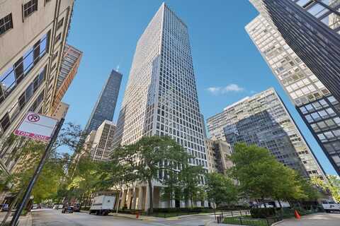 260 E Chestnut Street, Chicago, IL 60611