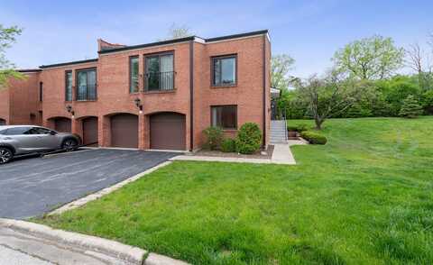 2s570 PATRICK HENRY Square, Oak Brook, IL 60523