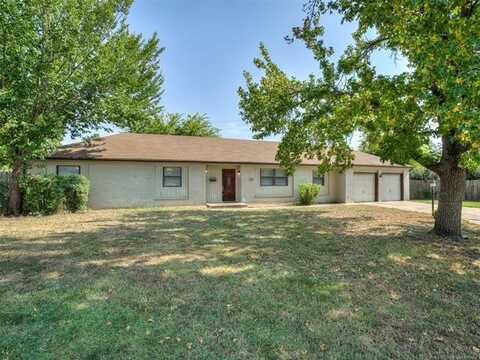 5921 E 44th Street, Tulsa, OK 74135