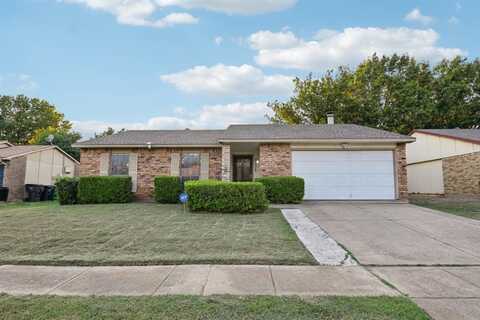 7736 Whirlwind Drive, Fort Worth, TX 76133