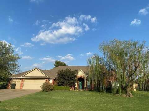 8039 Lindsay Lane, Edmond, OK 73025