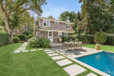 12 Jackson Street, East Hampton, NY 11937