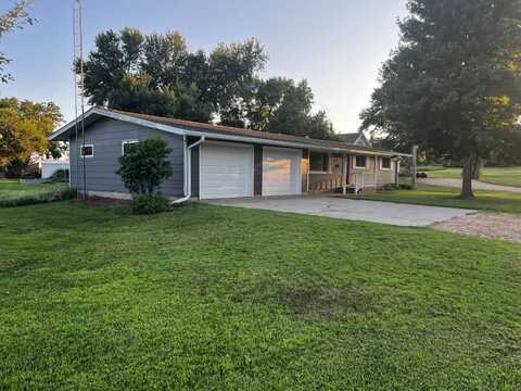 104 E 1st St, Palmer, KS 66962