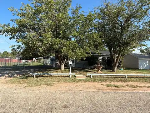 109 35th St, Snyder, TX 79549