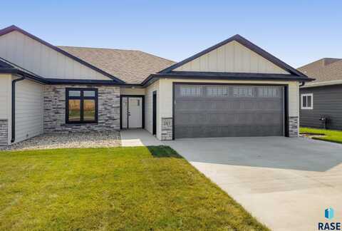 207 Duck Trl, Hartford, SD 57033