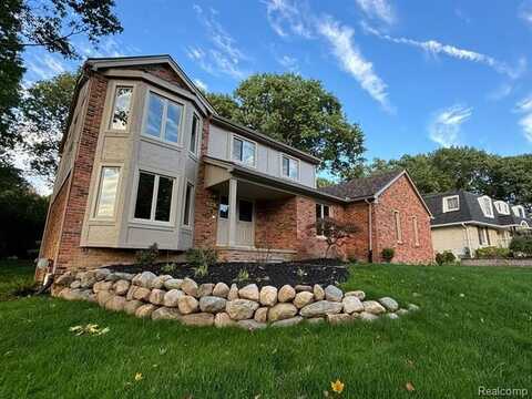 2738 CREEK BEND Drive, Troy, MI 48098