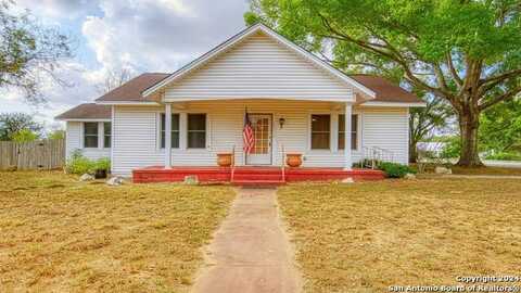 1801 3rd St, Floresville, TX 78114