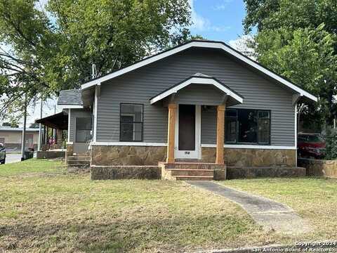 635 E Gonzales St, Seguin, TX 78155