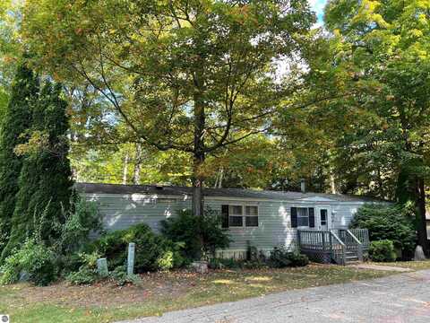 7400 Lakeview Drive, Charlevoix, MI 49720