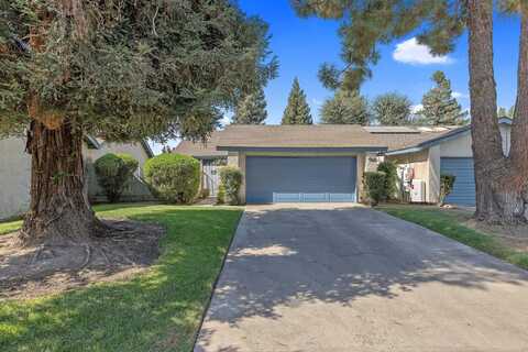 2417 S Meadowbrook Court, Visalia, CA 93292