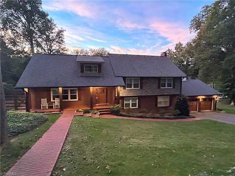 4424 Woodlark Court, Clemmons, NC 27012