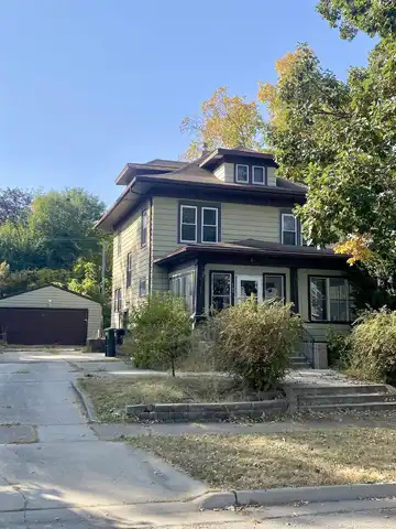 809 Tremont Street, Cedar Falls, IA 50613