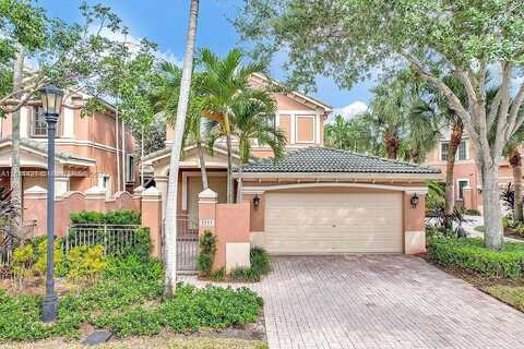 Kinsington Cir, Weston, FL 33332