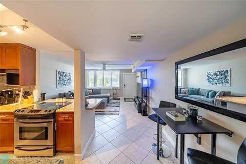 Andrews, WILTON MANORS, FL 33311