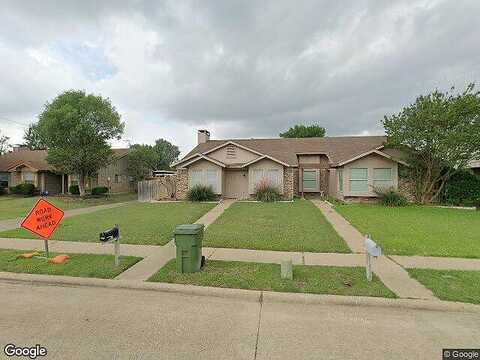 & 3946 Queens Ct, Garland, TX 75043