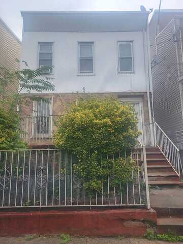 Warwick, BROOKLYN, NY 11207