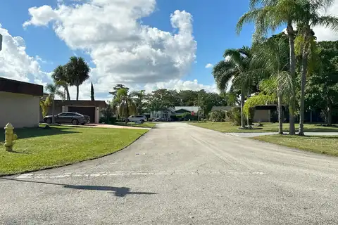 Avocado, TAMARAC, FL 33319