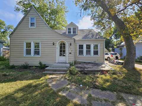 314 N Clay Avenue, Clay Center, NE 68933