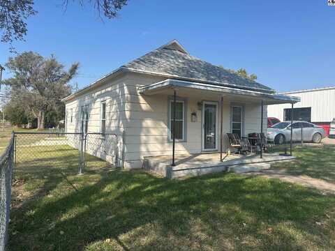 723 S Main St, Pratt, KS 67124