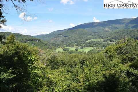 25 Woodthrush Way, Banner Elk, NC 28604