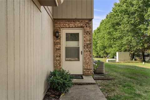 116-122 NE Greystone Drive, Lees Summit, MO 64086