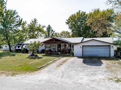 414 Hillside Drive, Thayer, KS 66776